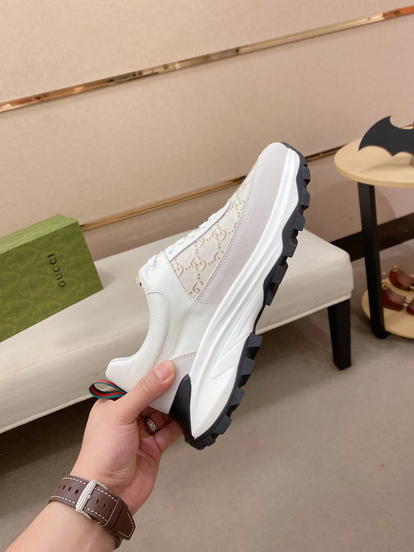 Men's clothing and shoes💰:462💰 (GUCCI) The latest model from the official website🎁🎁Casual and fashionable men's shoes👟, hot style💥The version is simple and elegant, exclusive for trendy men. The unique latest brand elements from the official website👑Original Gucci decoration, fashionable and generous, the fabric is original cowhide ✅Mesh breathable lining, the official website specifies wear-resistant casual outsole, the classic model is taken in kind at the counter🎬38-44 (can be customized for 45 non-refundable)